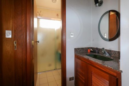 Casa à venda com 420m², 5 quartos e 8 vagas Casa à venda com 420m², 5 quartos e 8 vagasBanheiro da Suíte 4