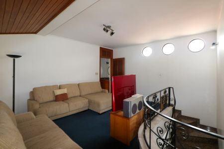 Casa à venda com 420m², 5 quartos e 8 vagas Casa à venda com 420m², 5 quartos e 8 vagasSala de TV / Mezanino