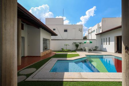 Casa à venda com 420m², 5 quartos e 8 vagas Casa à venda com 420m², 5 quartos e 8 vagasPiscina