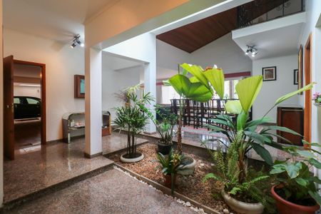 Casa à venda com 420m², 5 quartos e 8 vagas Casa à venda com 420m², 5 quartos e 8 vagasEntrada