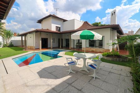 Casa à venda com 420m², 5 quartos e 8 vagas Casa à venda com 420m², 5 quartos e 8 vagasPiscina/Jardim