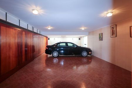 Casa à venda com 420m², 5 quartos e 8 vagas Casa à venda com 420m², 5 quartos e 8 vagasGaragem