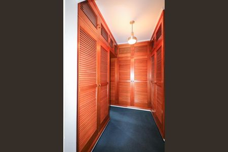 Casa à venda com 420m², 5 quartos e 8 vagas Casa à venda com 420m², 5 quartos e 8 vagasSuíte 2