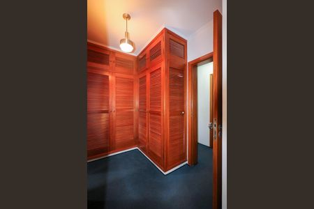 Casa à venda com 420m², 5 quartos e 8 vagas Casa à venda com 420m², 5 quartos e 8 vagasSuíte 2