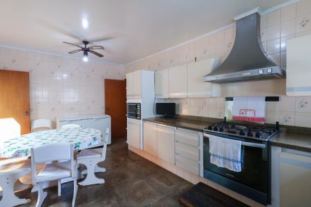 Casa à venda com 420m², 5 quartos e 8 vagas Casa à venda com 420m², 5 quartos e 8 vagasCozinha