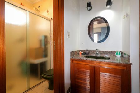 Casa à venda com 420m², 5 quartos e 8 vagas Casa à venda com 420m², 5 quartos e 8 vagasBanheiro da Suíte 4