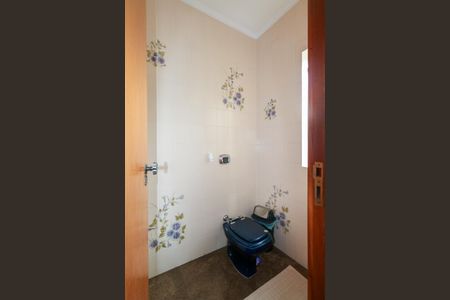 Casa à venda com 420m², 5 quartos e 8 vagas Casa à venda com 420m², 5 quartos e 8 vagasBanheiro da Suíte 2