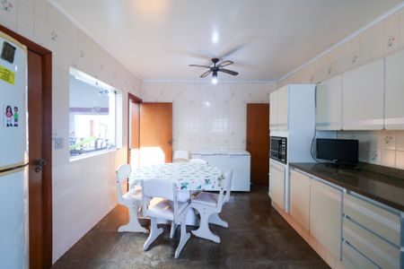 Casa à venda com 420m², 5 quartos e 8 vagas Casa à venda com 420m², 5 quartos e 8 vagasCozinha