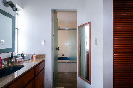 Casa à venda com 420m², 5 quartos e 8 vagas Casa à venda com 420m², 5 quartos e 8 vagasBanheiro da Suíte 2