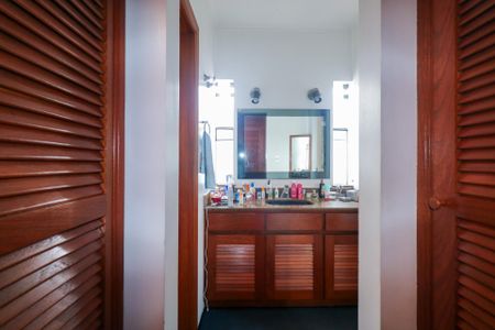 Casa à venda com 420m², 5 quartos e 8 vagas Casa à venda com 420m², 5 quartos e 8 vagasBanheiro da Suíte 2