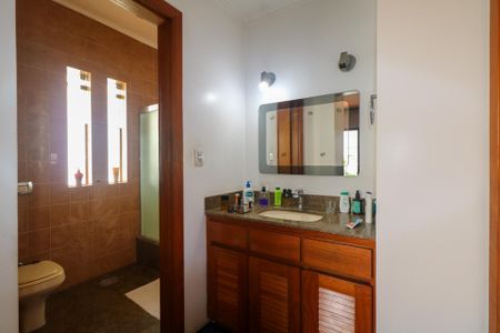 Casa à venda com 420m², 5 quartos e 8 vagas Casa à venda com 420m², 5 quartos e 8 vagasBanheiro da Suíte 3