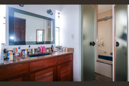 Casa à venda com 420m², 5 quartos e 8 vagas Casa à venda com 420m², 5 quartos e 8 vagasBanheiro da Suíte 2