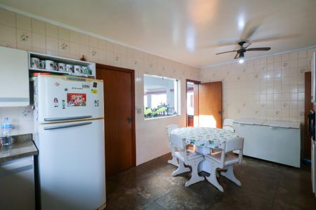 Casa à venda com 420m², 5 quartos e 8 vagas Casa à venda com 420m², 5 quartos e 8 vagasCozinha