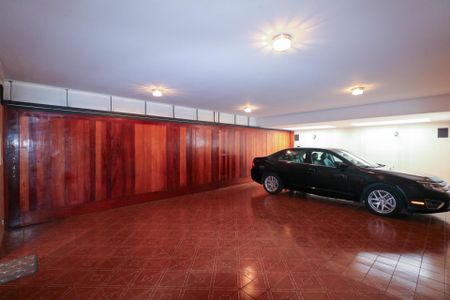 Casa à venda com 420m², 5 quartos e 8 vagas Casa à venda com 420m², 5 quartos e 8 vagasGaragem