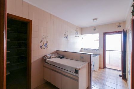 Casa à venda com 420m², 5 quartos e 8 vagas Casa à venda com 420m², 5 quartos e 8 vagasÁrea de Serviço