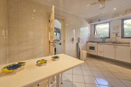 Apartamento para alugar com 170m², 3 quartos e 2 vagas Apartamento para alugar com 170m², 3 quartos e 2 vagasCozinha