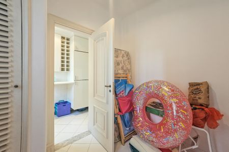 Apartamento para alugar com 170m², 3 quartos e 2 vagas Apartamento para alugar com 170m², 3 quartos e 2 vagasÁrea de serviço