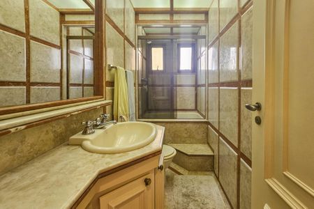 Apartamento para alugar com 170m², 3 quartos e 2 vagas Apartamento para alugar com 170m², 3 quartos e 2 vagasBanheiro da suíte