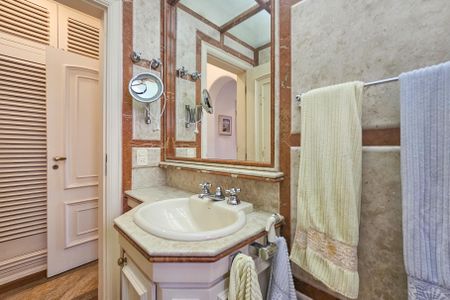 Apartamento para alugar com 170m², 3 quartos e 2 vagas Apartamento para alugar com 170m², 3 quartos e 2 vagasBanheiro da suíte