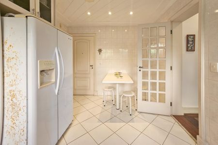 Apartamento para alugar com 170m², 3 quartos e 2 vagas Apartamento para alugar com 170m², 3 quartos e 2 vagasCozinha