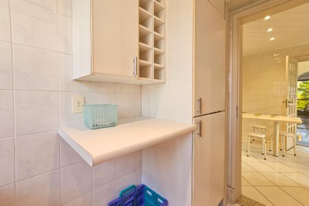 Apartamento para alugar com 170m², 3 quartos e 2 vagas Apartamento para alugar com 170m², 3 quartos e 2 vagasÁrea de serviço