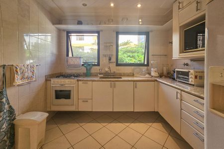 Apartamento para alugar com 170m², 3 quartos e 2 vagas Apartamento para alugar com 170m², 3 quartos e 2 vagasCozinha