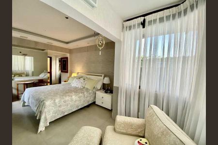 Casa de condomínio à venda com 301m², 4 quartos e 2 vagas