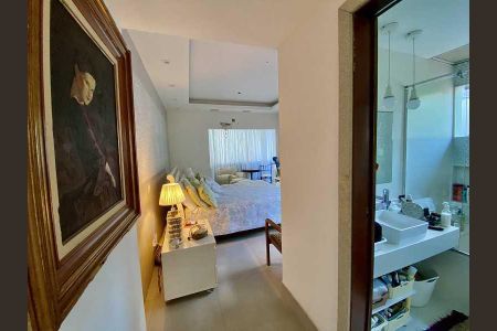Casa de condomínio à venda com 301m², 4 quartos e 2 vagas
