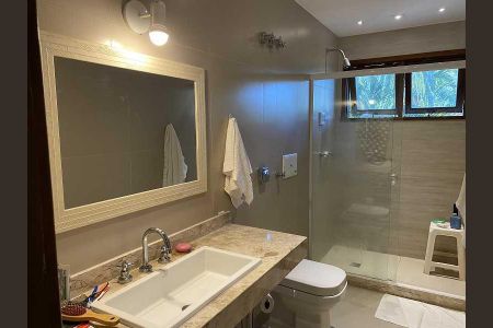 Casa de condomínio à venda com 301m², 4 quartos e 2 vagas