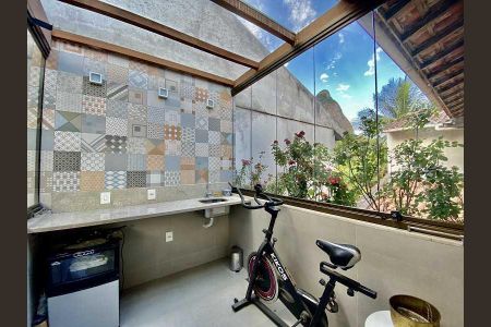 Casa de condomínio à venda com 301m², 4 quartos e 2 vagas