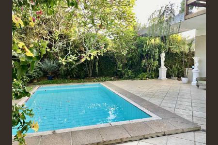 Casa de condomínio à venda com 301m², 4 quartos e 2 vagas