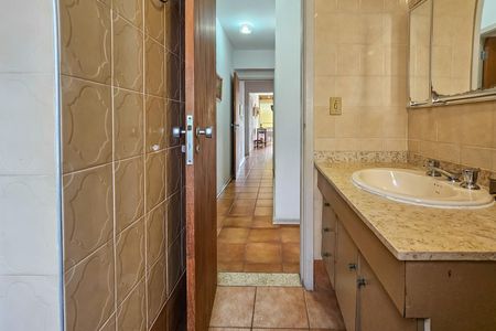 Apartamento para alugar com 156m², 3 quartos e 3 vagas Apartamento para alugar com 156m², 3 quartos e 3 vagasBanheiro 2