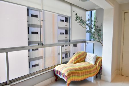 Apartamento à venda com 134m², 3 quartos e 1 vaga Apartamento à venda com 134m², 3 quartos e 1 vagaSala