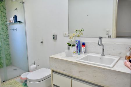 Apartamento à venda com 134m², 3 quartos e 1 vaga Apartamento à venda com 134m², 3 quartos e 1 vagaBanheiro da Suíte