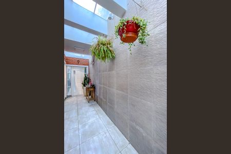 Casa à venda com 250m², 3 quartos e 2 vagasEntrada