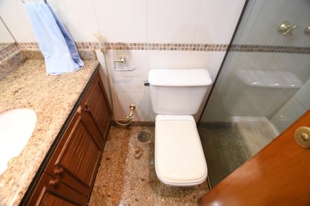 Casa de condomínio à venda com 420m², 4 quartos e 7 vagasSuíte Banheiro 2