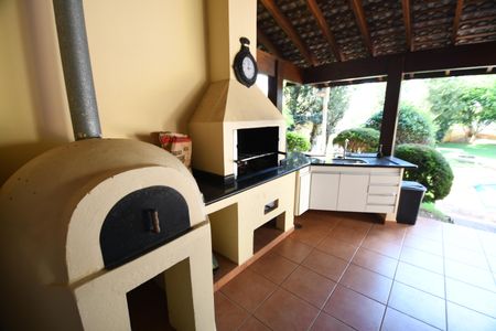 Casa de condomínio à venda com 420m², 4 quartos e 7 vagasChurrasqueira