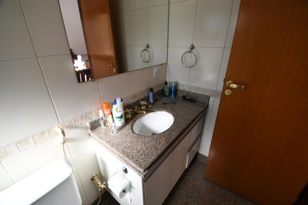 Casa de condomínio à venda com 420m², 4 quartos e 7 vagasSuíte Banheiro 4
