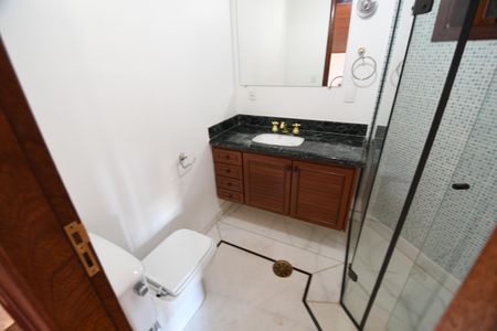 Casa de condomínio à venda com 420m², 4 quartos e 7 vagasBanheiro 5