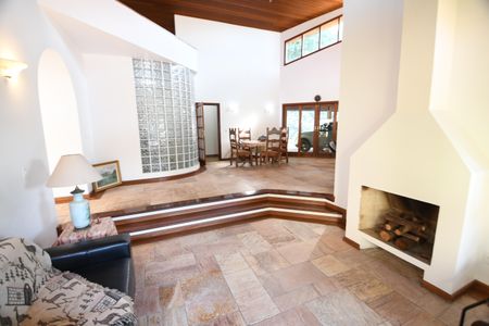 Casa de condomínio à venda com 420m², 4 quartos e 7 vagasSala