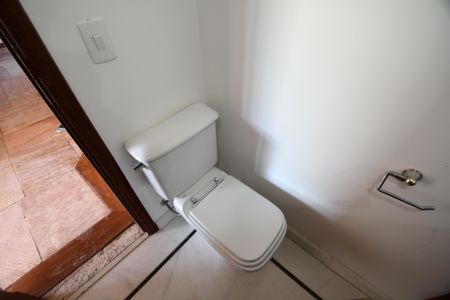 Casa de condomínio à venda com 420m², 4 quartos e 7 vagasBanheiro 5