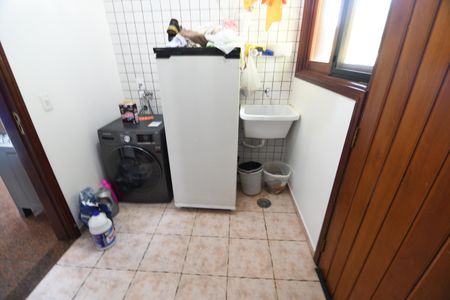 Casa de condomínio à venda com 420m², 4 quartos e 7 vagasÁrea de Serviço