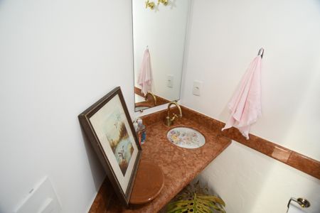 Casa de condomínio à venda com 420m², 4 quartos e 7 vagasLavabo