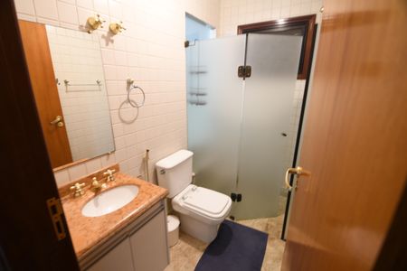 Casa de condomínio à venda com 420m², 4 quartos e 7 vagasSuíte Banheiro 1