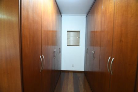 Casa de condomínio à venda com 420m², 4 quartos e 7 vagasQuarto Suíte 4 - Armários