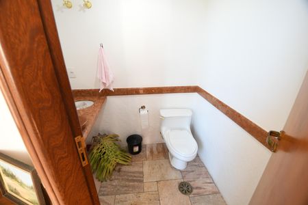 Casa de condomínio à venda com 420m², 4 quartos e 7 vagasLavabo