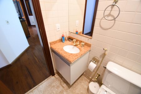 Casa de condomínio à venda com 420m², 4 quartos e 7 vagasSuíte Banheiro 1