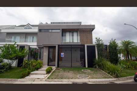 Casa de condomínio à venda com 420m², 5 quartos e 7 vagas Casa de condomínio à venda com 420m², 5 quartos e 7 vagasFachada da Casa