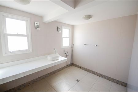 Casa à venda com 180m², 3 quartos e 1 vaga Casa à venda com 180m², 3 quartos e 1 vagaBanheiro 1