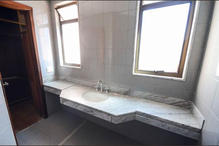 Casa à venda com 180m², 3 quartos e 1 vaga Casa à venda com 180m², 3 quartos e 1 vagaBanheiro da Suíte